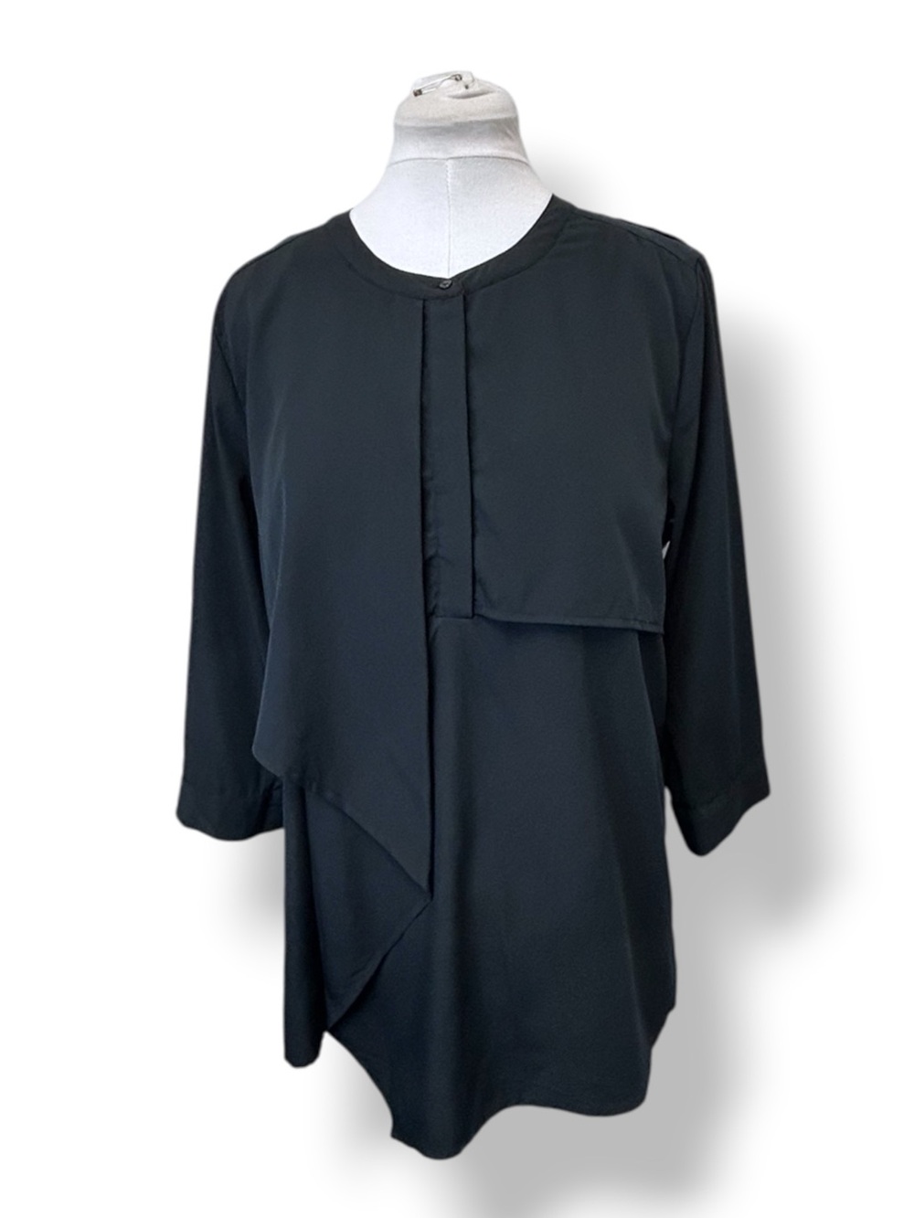 Nine West Women’s Kennedy 3/4 Sleeve Layered Asymmetric Button Down Tunic Black